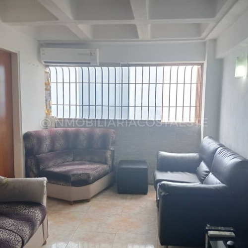 Apartamento En Venta Ubicado En Macuto Ref 2313