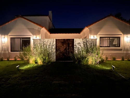 Casa Barrio Naútico 'el Cazal'. 4 Dormitorios. 3 Baños. 220mts. Totales