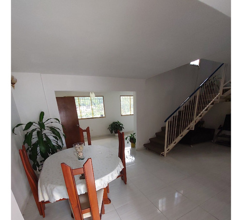 Best House Vende Casa En El Sector La Isla De Colinas De Carrizal.