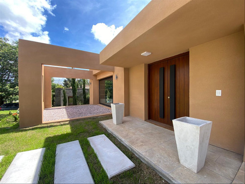 Casa En Venta En Altos De La Tahona