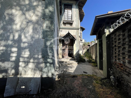 Sitio En Venta En Ñuñoa, Se Puede Construir Hasta 5 Pisos