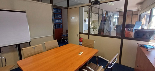 Oficina En Pleno Centro, Con Varias Divisiones, Cordón, Montevideo
