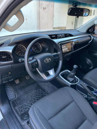 Imagen 7 de 11 de Toyota Hilux 2018 2.4 Cd Sr 150cv 4x2
