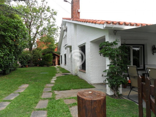 Casa Ubicada En Playa Mansa 6 Dormitorios- Ref: 4084