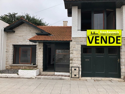 Venta Casa 3 Dormitorios Balcarce Con Cochera