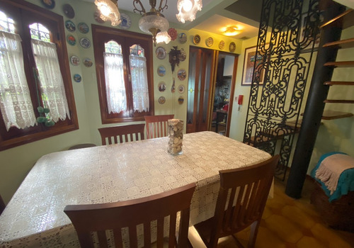 Venta Casa Hurlingham Iglesia 4 Dorm Jardín Quincho Pileta