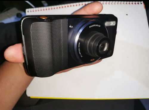 Moto Z4 Detalle En Pantalla 2moto Z2 Force Y Moto Mods Hasselblad Proyector Cámara 360 Bocina Jbl (Usado)