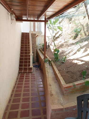 Imagen 15 de 16 de Se Vende Hermosa Casa Remodelada Urb Los Duraznos Los Teques.