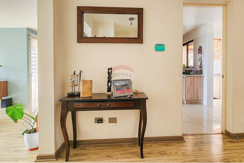 Oportunidad!! Casa Familiar, Gran Patio! 4d/3b