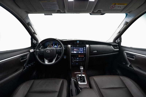 Imagem 8 de 15 de Toyota Hilux Sw4 Sr-x 2.8tdi 177cv 4x4 7lug. Aut./2019