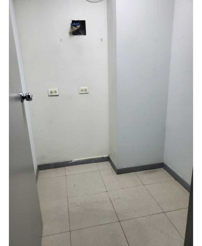 Alquilo Local Comercial 87m2 La Castellana 4656