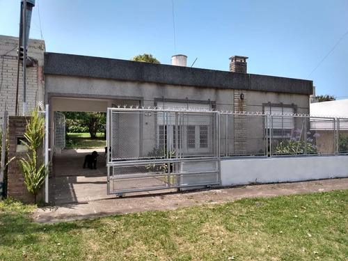 Venta Casa 3 Amb. Con Parque Y Parrilla. Barrio Faro Norte. Permuta .consulte