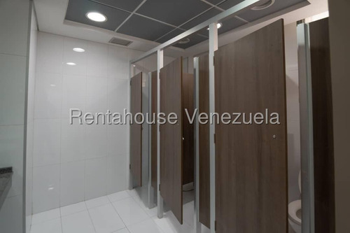 Inmejorable Oficina En Venta El Rosal, Lista Para Operar