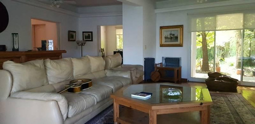 Imagen 3 de 30 de Casa De Categoria En Venta Sobre Dos Lotes Con Amplia Vista Al Rio En Santa Catalina!