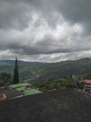 Venta De Casa En Urb. Los Haticos El Junquito