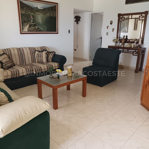 Imagen 2 de 12 de Venta Apartamento En Playa Grande Ref 1546
