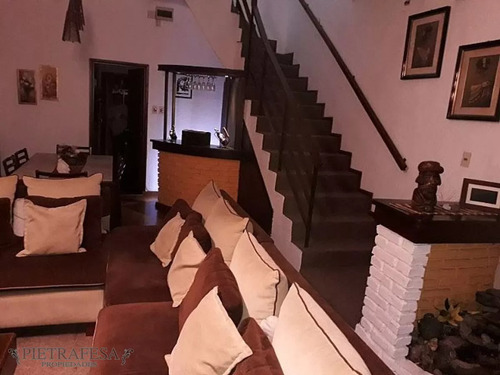 Casa En Venta Con Renta 2 Plantas 5 Dormitorios 2 Baños Con Fondo Y Parrillero - Av. Carlos María Ramirez- La Teja -