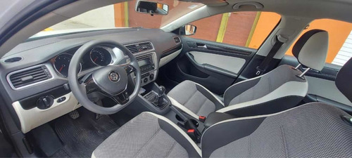 Imagen 4 de 10 de Volkswagen Jetta 2016 2.0 Live Mt