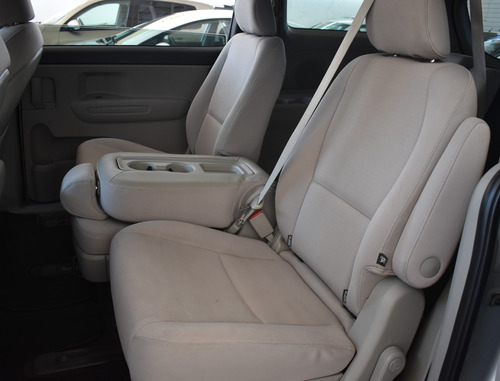 Kia Sedona 3.3 V6 Lx At