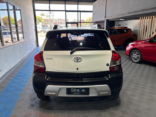 Toyota Etios 1.5 Cross