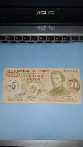Uruguay Billete Cinco Mil Pesos Resellado  A 5 Nuevos Pesos 