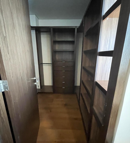 Departamento En Renta, Con Balcón Y Excelentes Vistas