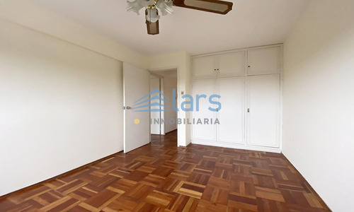 Apartamento En Alquiler / Cordón - Inmobiliaria Lars