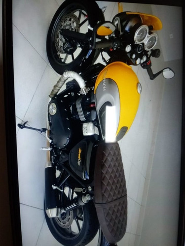 Triumph Cup 900