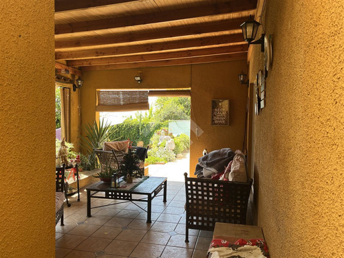Casa En Venta De 6 Dorm. En La Florida
