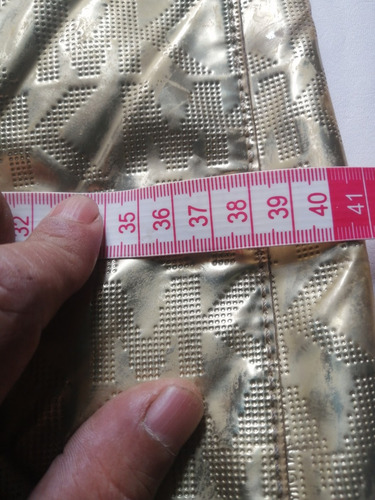 Imagen 9 de 10 de Bolso De Mano M K Dorado Metálico Entre Ahulado