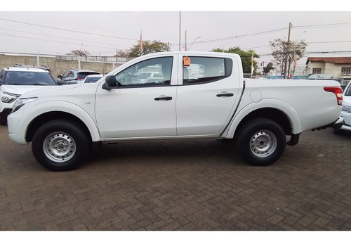 Mitsubishi L200 Triton 2.4 16V TURBO DIESEL GL CD 4X4 MANUAL