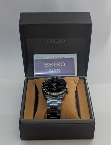 Seiko SNKE03KC Reloj Automático 21 Rubis Color de la correa Negro Color del bisel Negro Color del fondo Negro