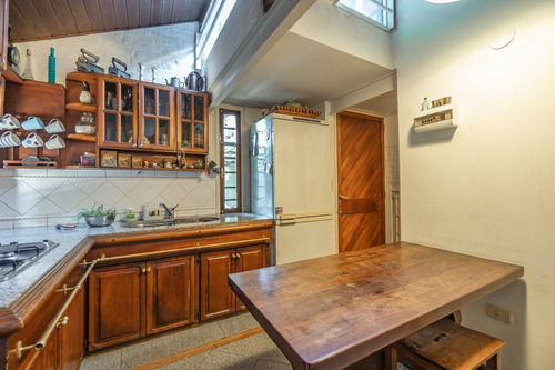 Casa En Venta, 4 Dormitorios Centro Adrogue