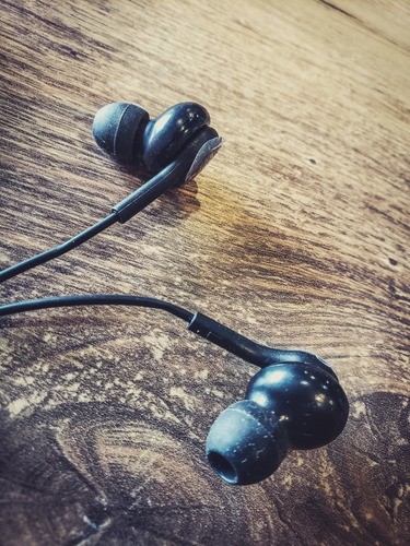 Imagem 5 de 6 de Earphone Barato, Ótima Sonoridade, Resistência, E Bonito!