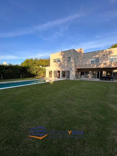 Casa En Venta En Barrio Santa Ana Moreno