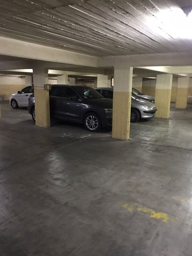 Venta Cochera Cubierta En San Isidro