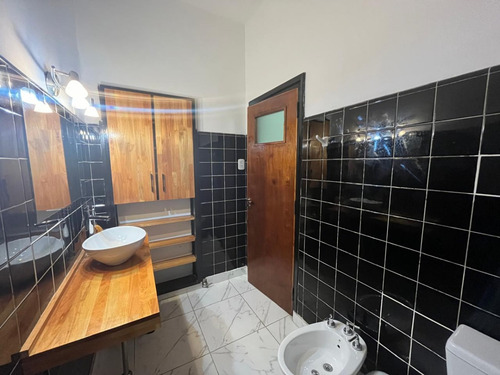 Venta/permuta - Casa 3 Dormitorios C/ Cochera Y Patio - Echesortu