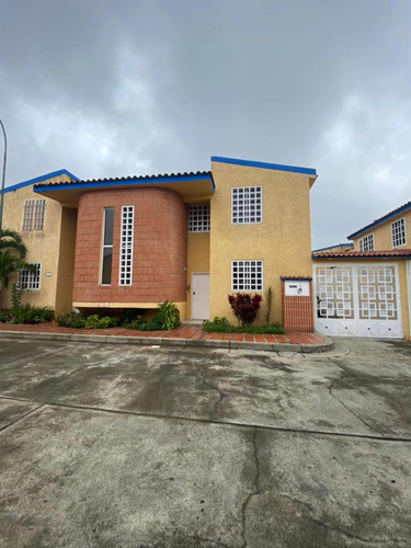 Hermosa Casa Bifamiliar Urb Teques Iii La Santa María