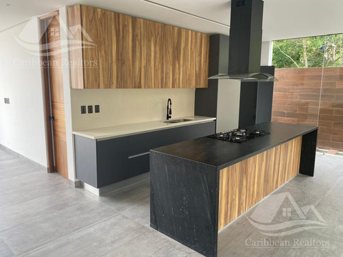 Casa En Venta En Via Cumbres Cancun
