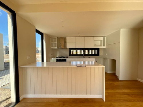 Venta Casa 3 Dormitorios Los Olivos De Los Horneros Con Cochera