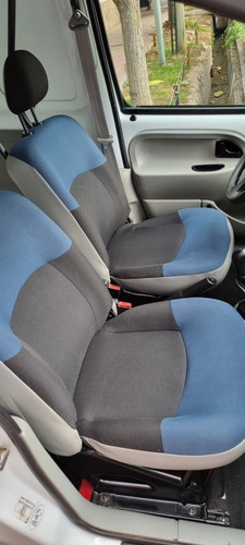 Imagen 8 de 10 de Renault Kangoo 2013 1.5 2 Furgon Confort Cd Da Svt 1plc