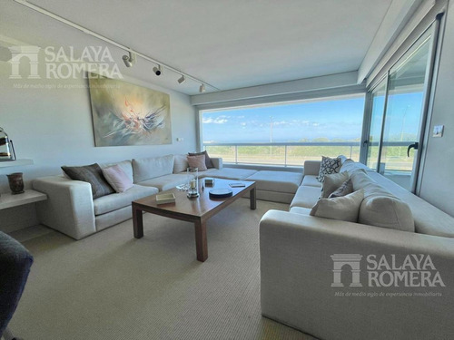 Imagen 2 de 28 de Venta - Apartamento De Categoria , Primera Linea Brava Sap4325120.