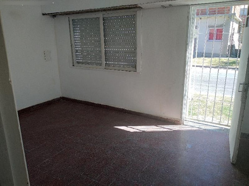 Imagen 2 de 13 de Departamento En Venta - 1 Dormitorio 1 Baño - 96mts2 - Berisso