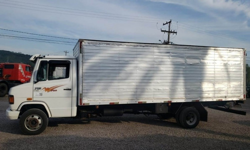 Imagem 8 de 15 de Mercedes Benz 710 - Baú 6.40m