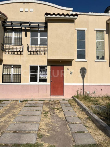 Casa En 2 Niveles Con Patio De Servicio En Real Solare, El Marqués, Querétaro