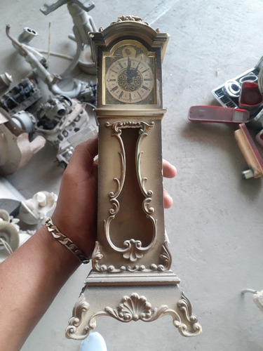 Imagen 1 de 4 de Jt Antiguo Reloj Aleman Decorativo Raro A Cuerda
