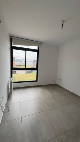 Duplex En La Calandria 3 Dormitorios 3 Baños Con Excelente Patio