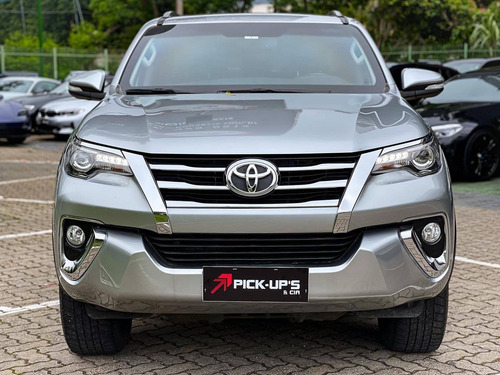 Imagem 2 de 8 de Toyota Hilux Sw4 4.0 Srx 4x4 7 Lugares V6 24v Gasolina 4p