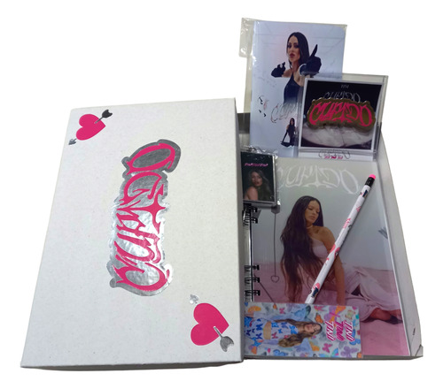 Cuaderno A5 De Tini Stoessel ( Box Con Varios Productos)