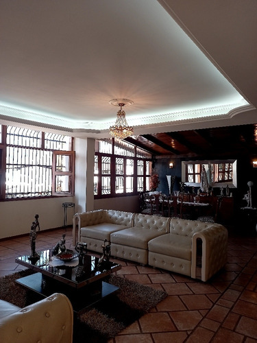 Vendo Preciosa Casa Con Piscina En La Boyera. 510 M2